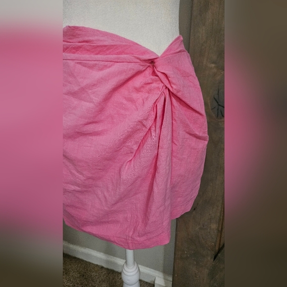 EDIKTED 100% Cotton Side Gathered Wrap Style Mini Skirt In Hot Pink. Size S NWT - Picture 6 of 12
